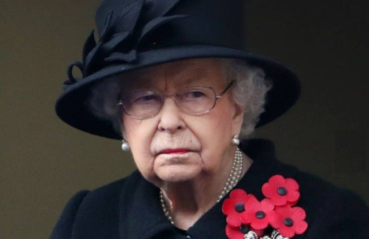 Una austera Elisabetta