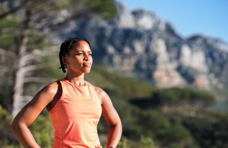 Una donna dal fisico in grande forma