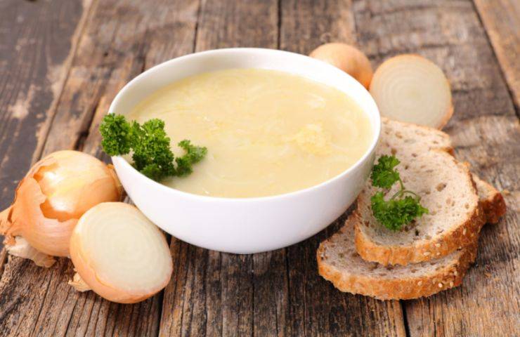 zuppa di cipolle vegana ricetta