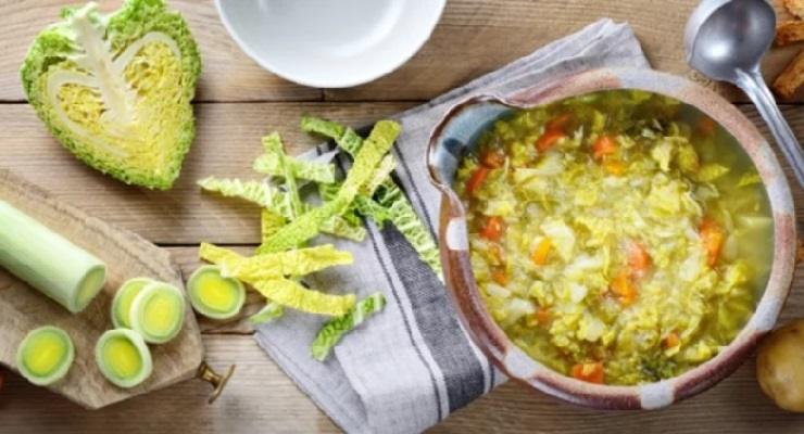 Ricetta veloce e facile della zuppa di verza