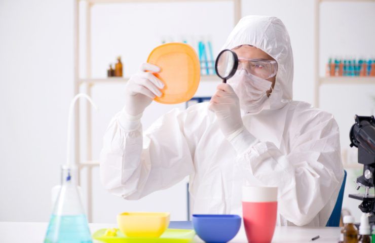 Controllo sulla sicurezza del cibo in laboratorio