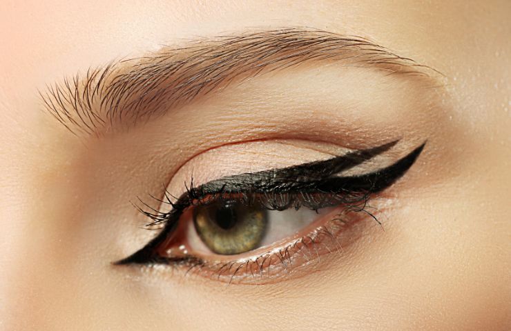 Come applicare eyeliner