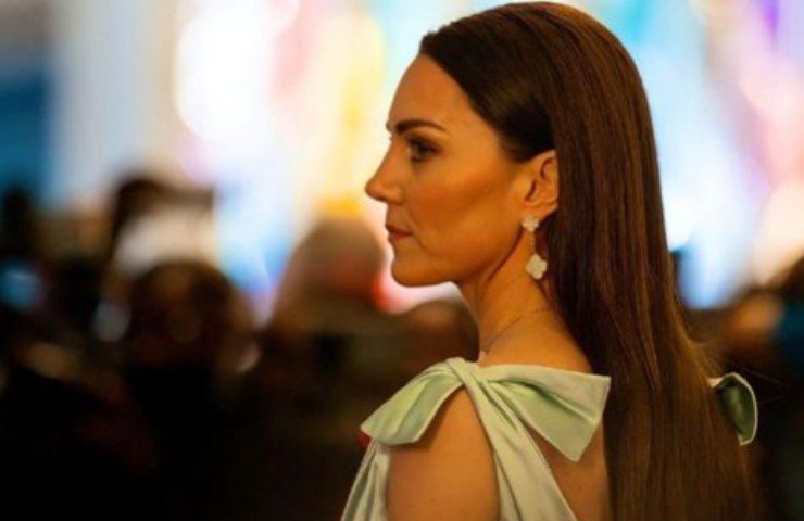 Kate Middleton vista di profilo