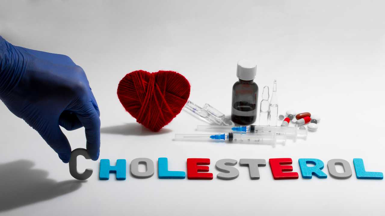 colesterolo alto come abbassarlo integratori cosa mangiare