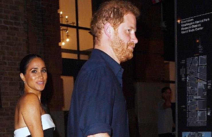 Meghan Markle e Harry durante una uscita in pubblico