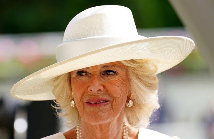 il retroscena della regina Camilla