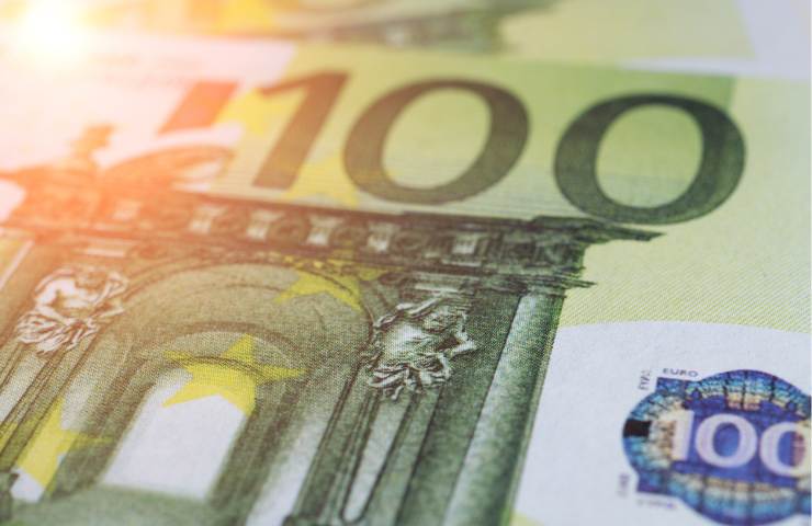 Una banconota da cento euro in dettaglio
