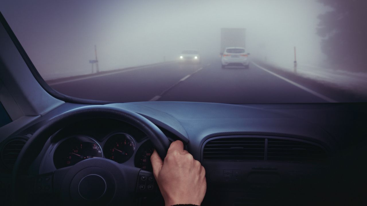 come guidare immersi nella nebbia