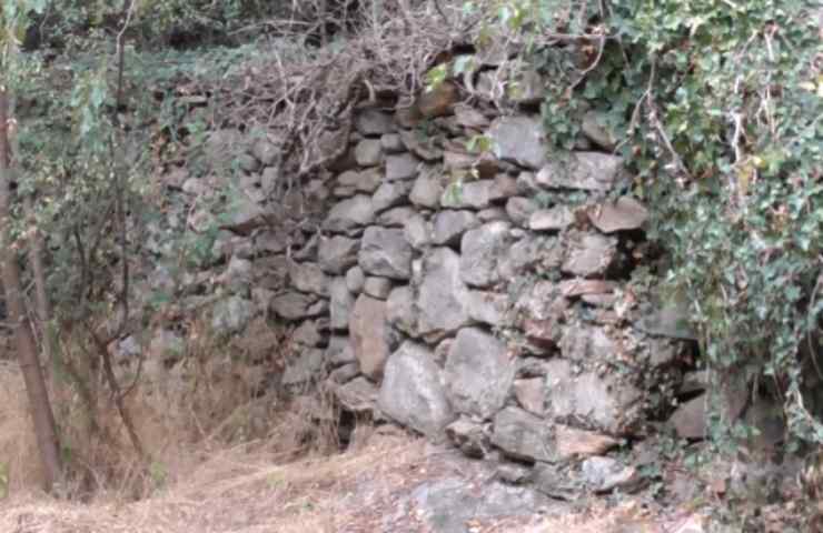 Costruzione nei boschi della Val di Susa