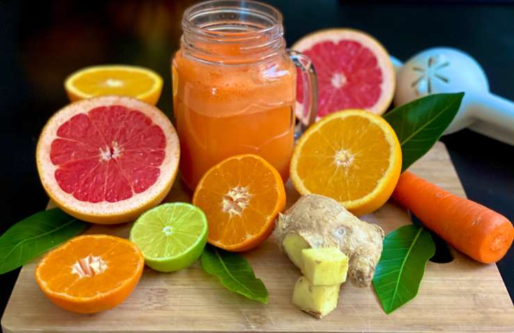 Diversi prodotti della terra con vitamina C