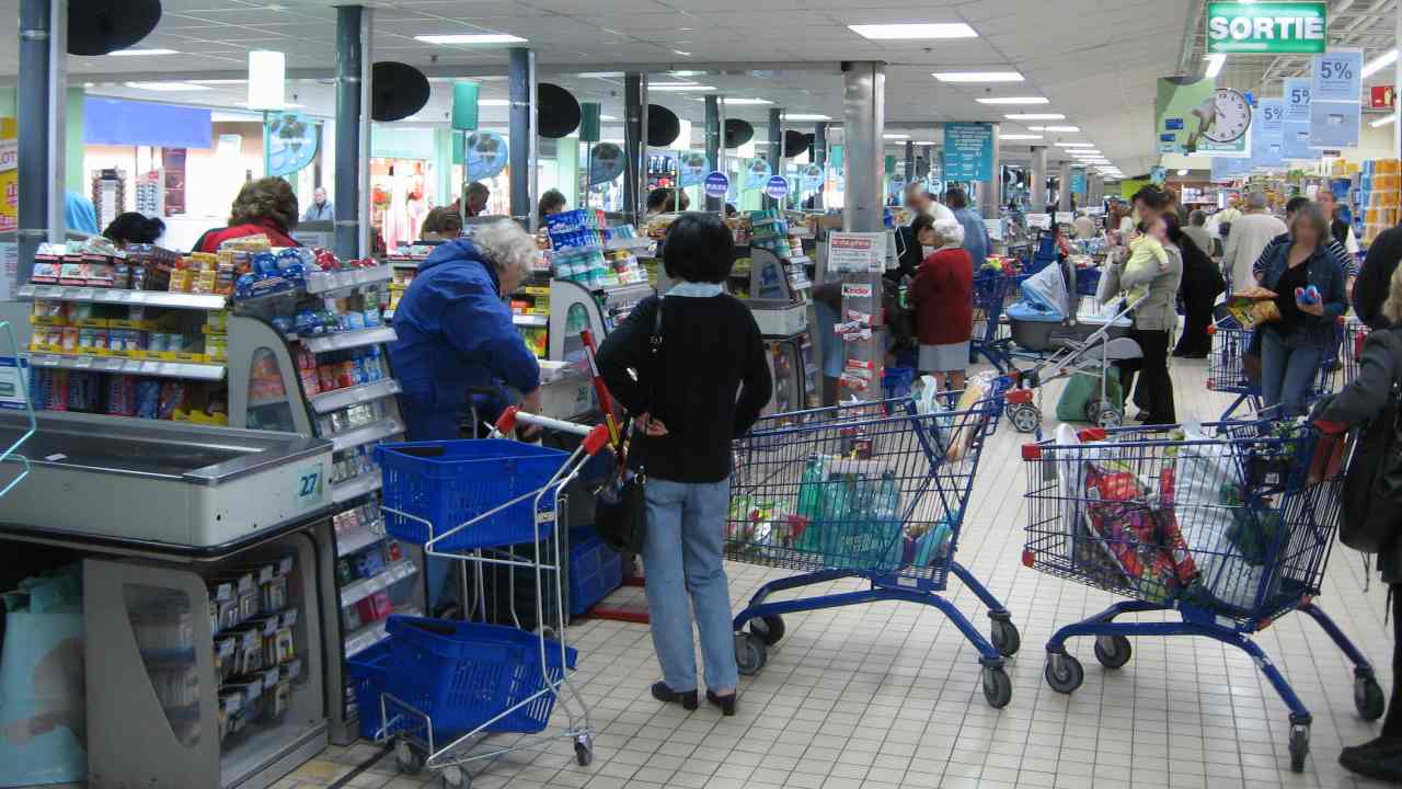 scegliere fila supermercato