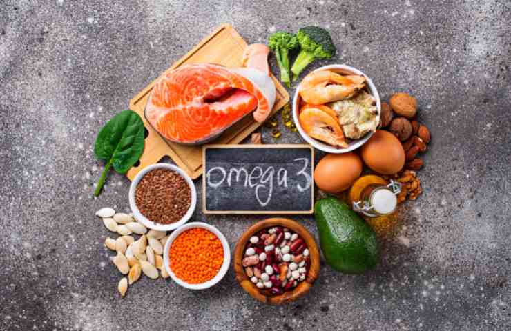La scritta Omega 3 e vari alimenti