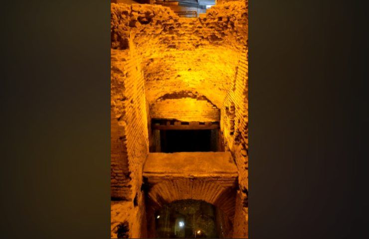 La zona che si trova proprio sotto alla Fontana di Trevi