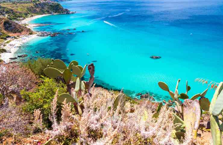 Un tratto di costa caratteristica della Calabria