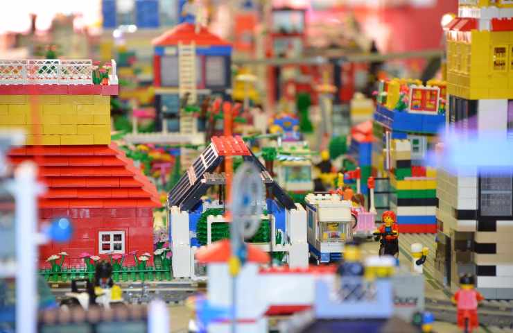 Una città costruita con i mattoncini Lego