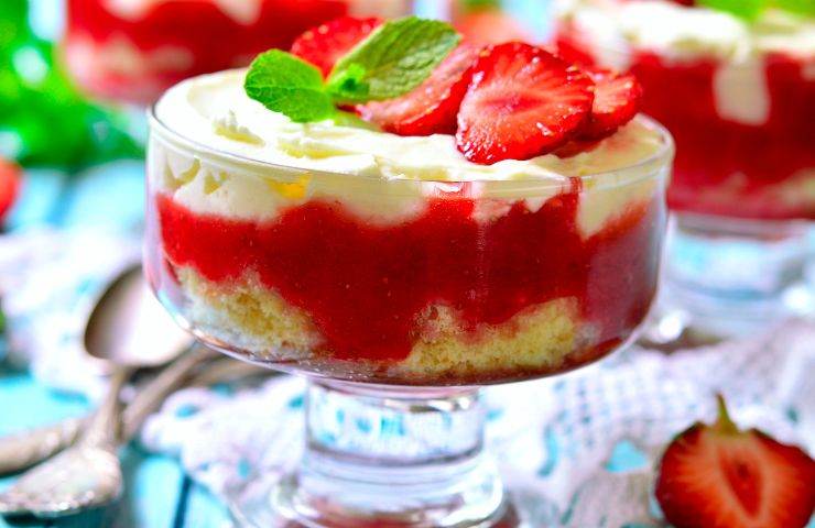 tiramisù alle fragole coppetta