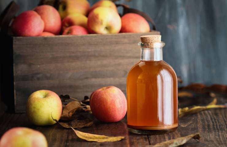 Aceto di mele e vari frutti