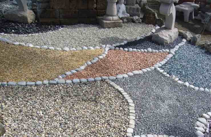decorazioni giardino sassi colorati