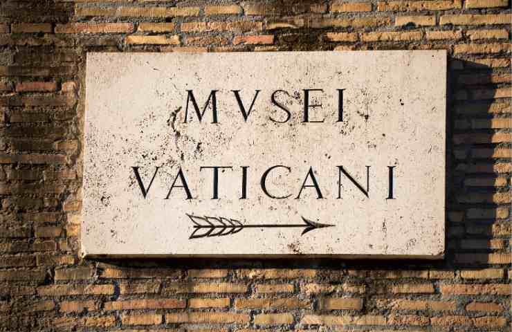 Una indicazione dei Musei Vaticani