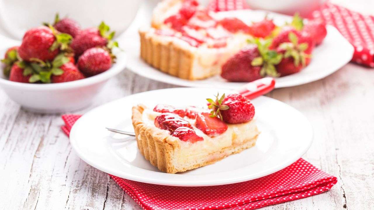 ricetta crostata con fragole e crema