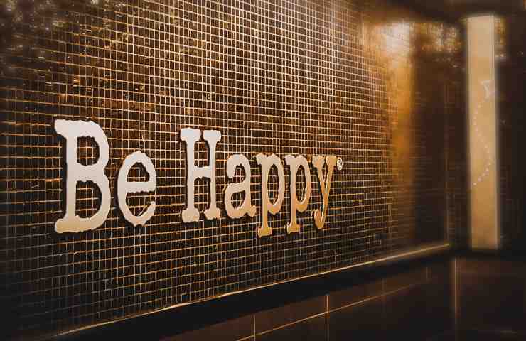 scritta Be Happy