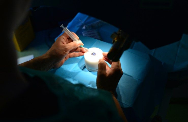Una paziente riacquista la vista dopo un intervento straordinario