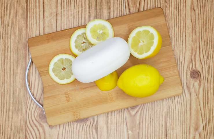 Come usare limoni e sapone per le pulizie