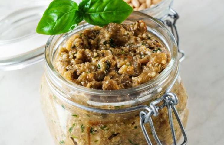 ricetta pesto melanzane