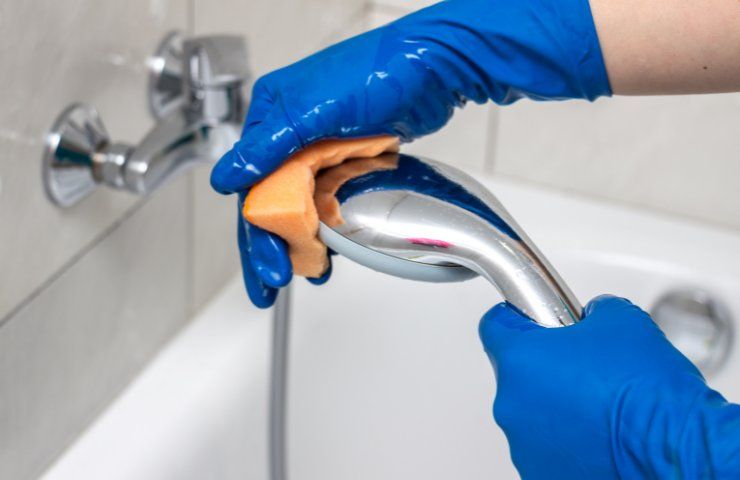 Come togliere il calcare dai rubinetti velocemente?
