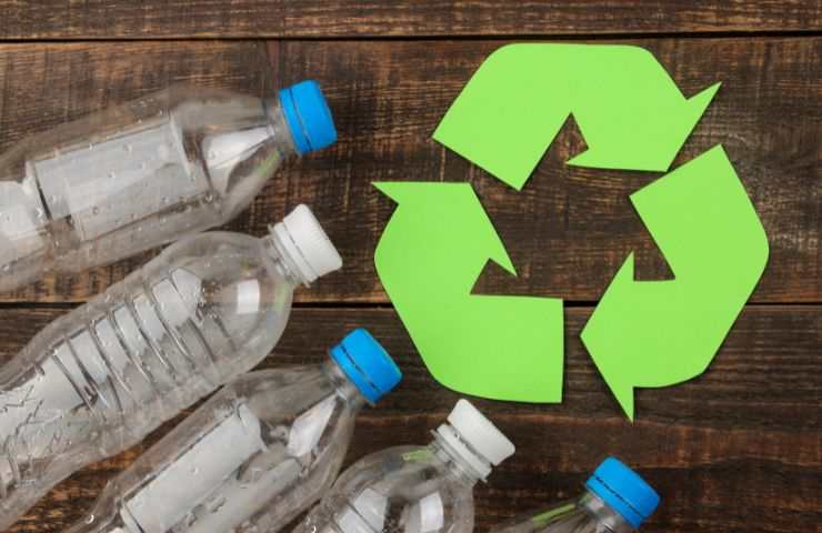 Riciclare bottiglie di plastica