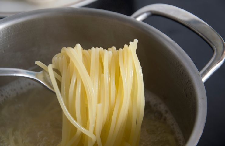 ricetta spaghetti erbe