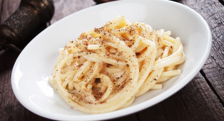 Cacio e pepe con fave