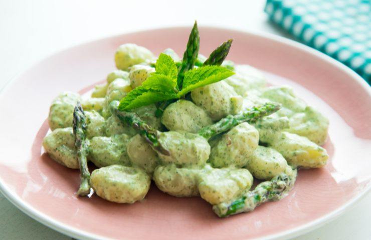 ricetta gnocchi asparagi