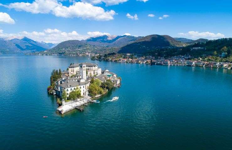 lago orta isola