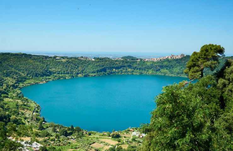 lago di nemi fare il bagno