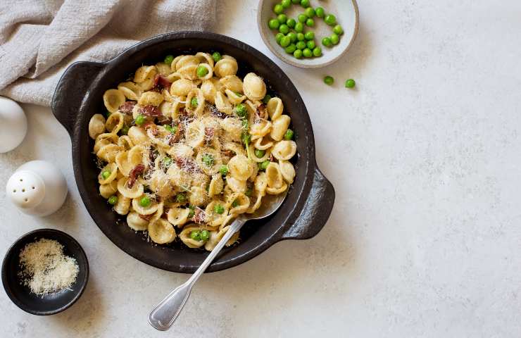 preparare pasta e piselli