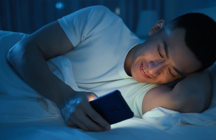 smartphone a letto
