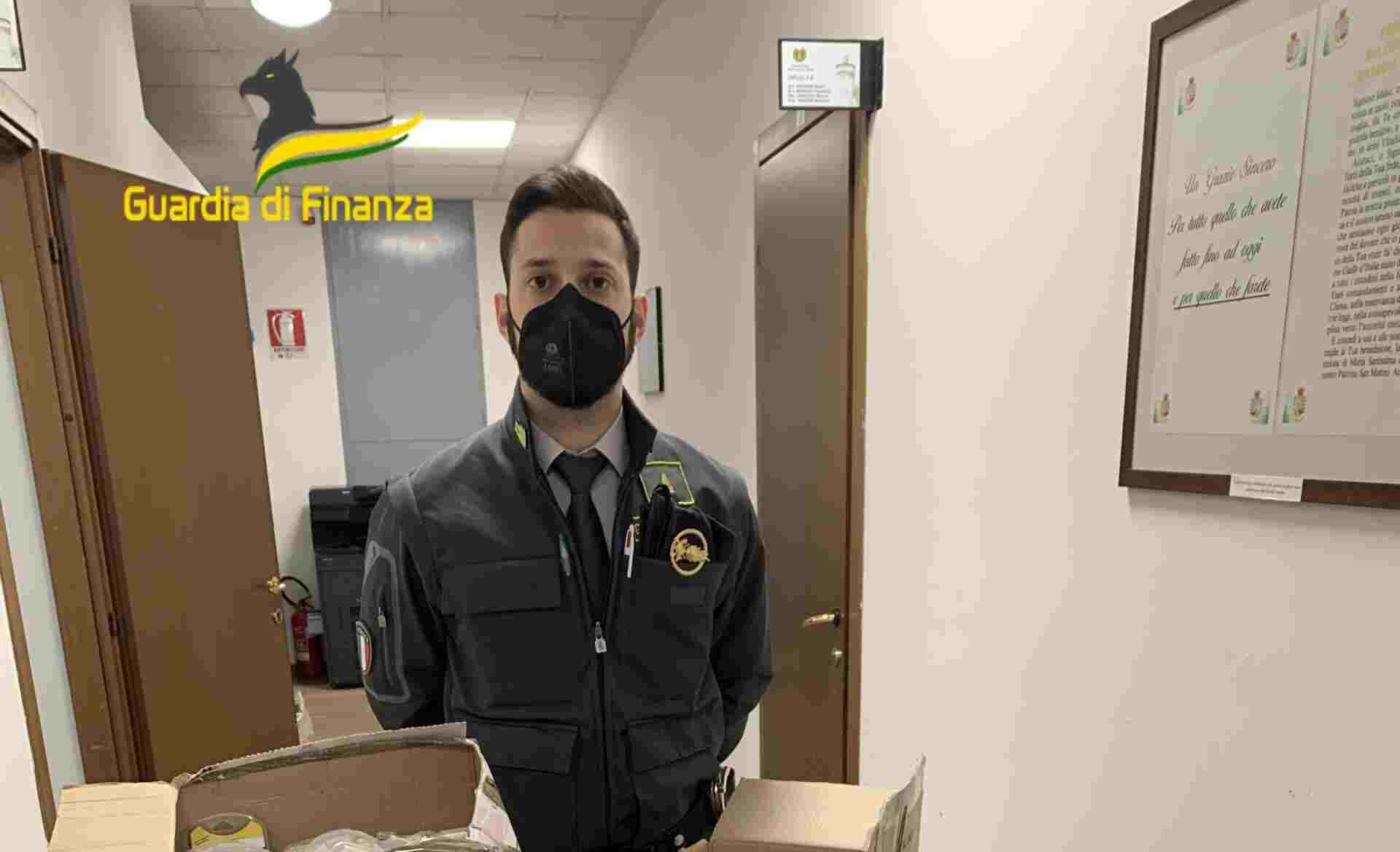 Maxi sequestro di prodotti cosmetici dalla Guardia di Finanza