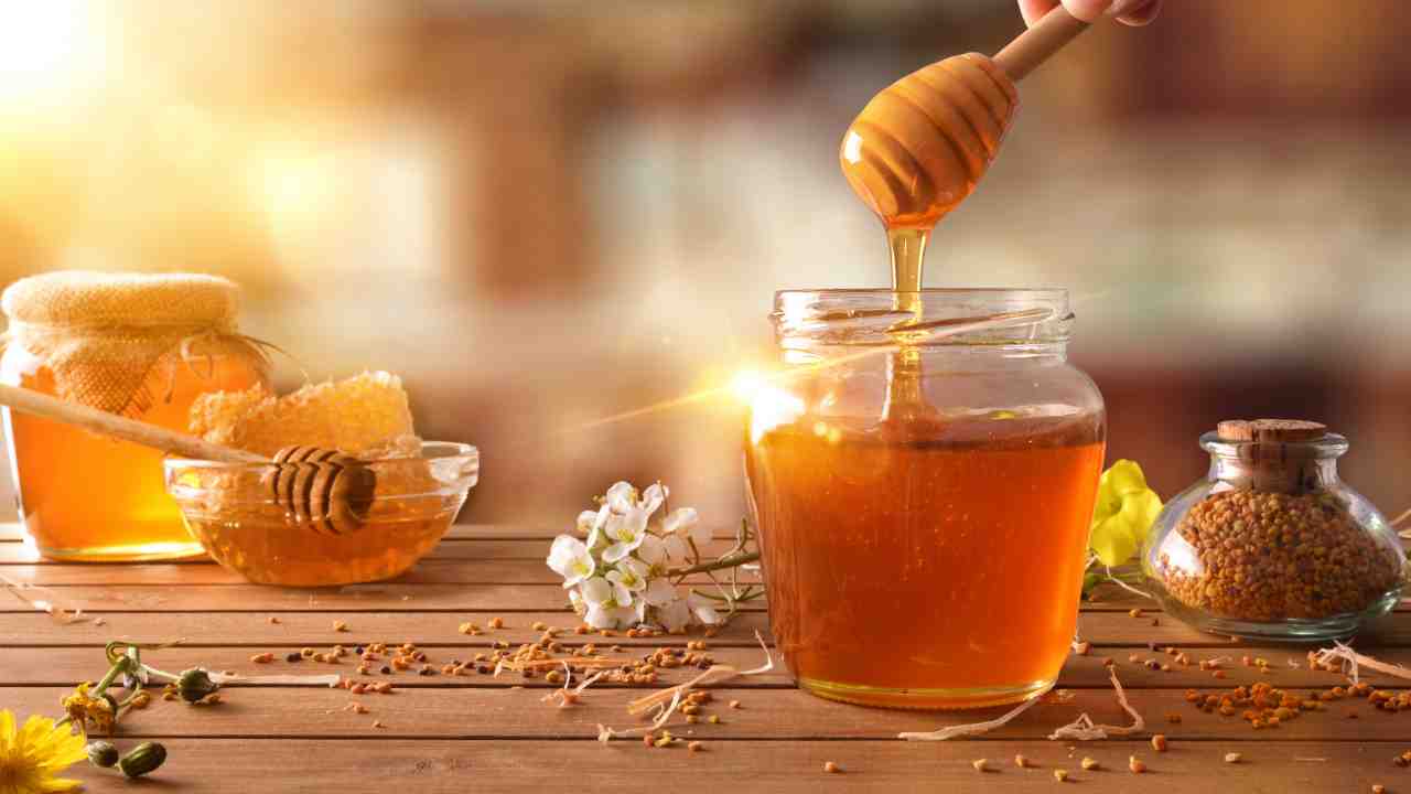 Che cosa succede se sostituisci il miele a zucchero e dolcificanti?