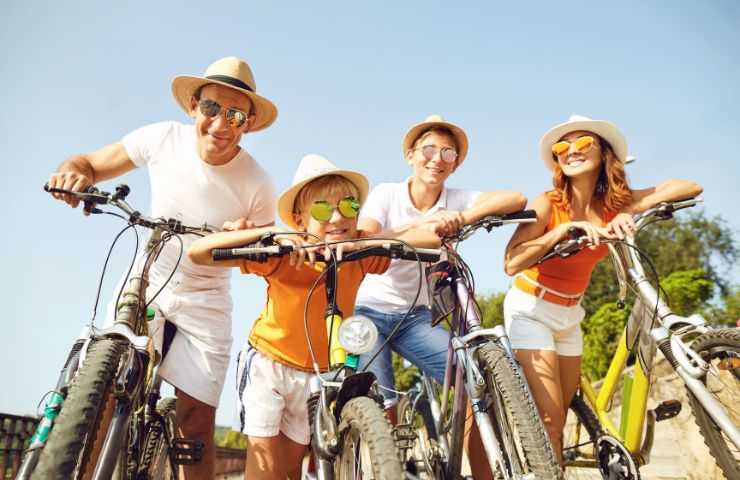 Famiglia in bici