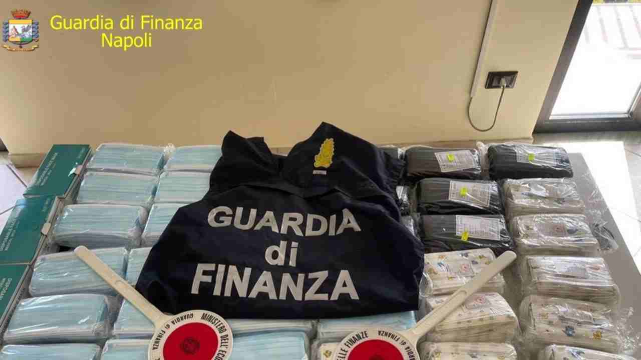 Maxi sequestro di prodotti cosmetici dalla Guardia di Finanza