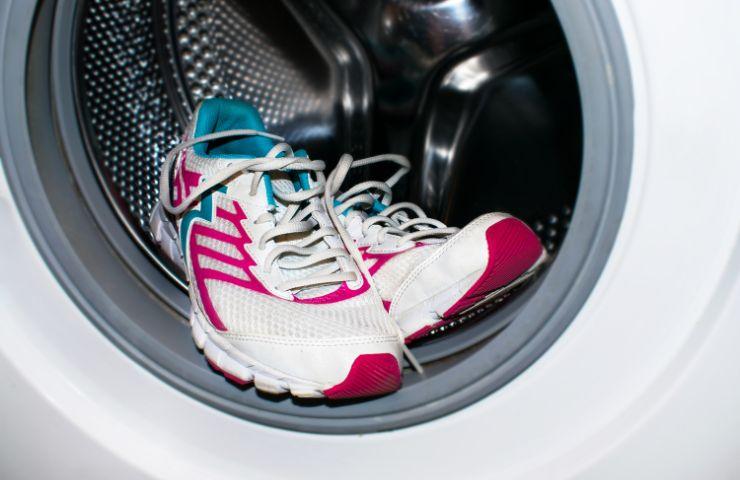 lavaggio scarpe lavatrice