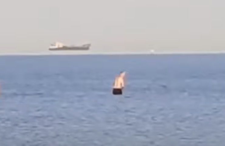 nave sospesa mare Spagna