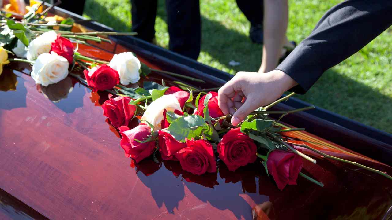 resuscita al funerale