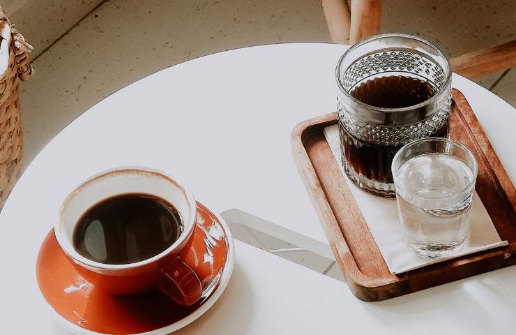 Quando va bevuta l'acqua con caffè?