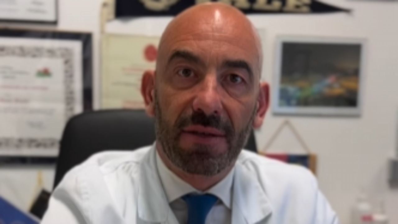 Perché Matteo Bassetti è stato denunciato dai colleghi