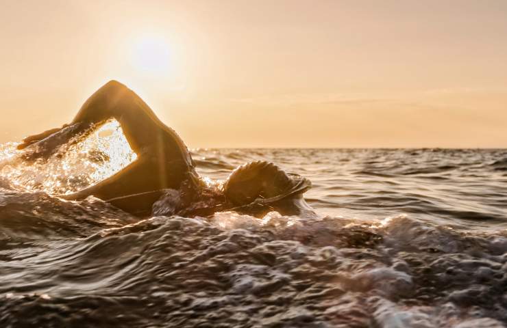 Perché nuotare in mare fa bene alla salute