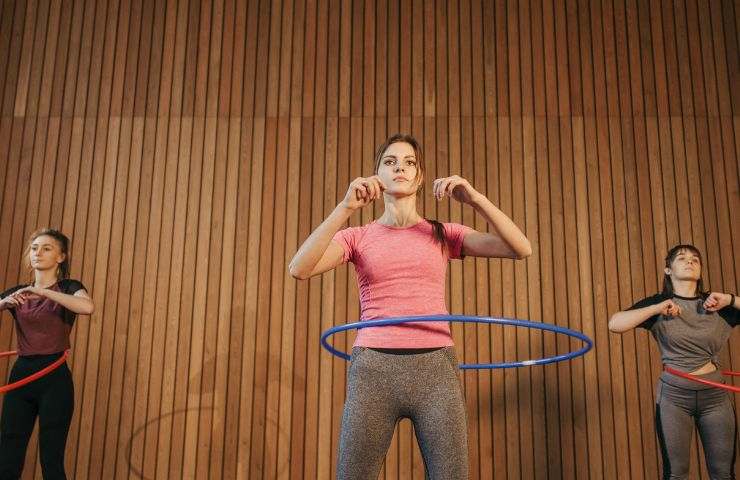 Praticare hula hoop