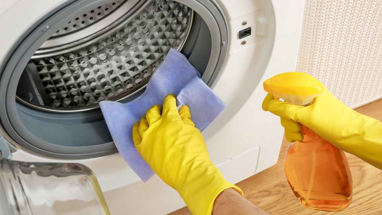 Pulizia periodica della lavatrice, piccoli consigli per mantenerla  funzionante a lungo