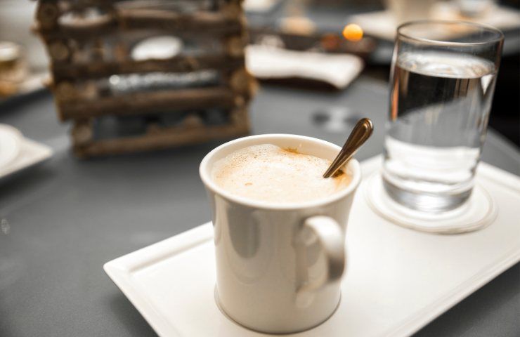 Quando va bevuta l'acqua con caffè?